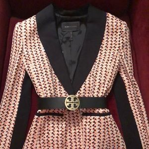 BCBGMAXAZRIA TIMELESS CLASSY BLAZER!